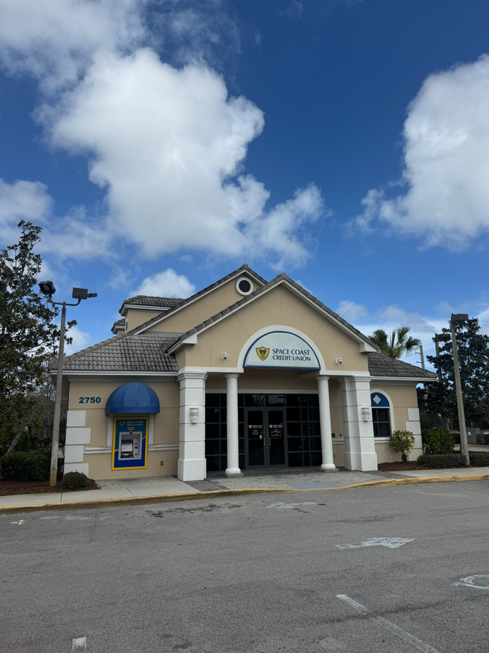Why Our Storefront Cleaning Service Stands Out